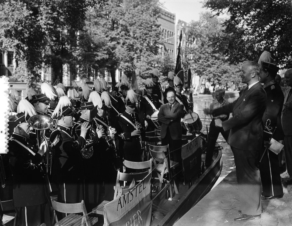 Harmoniekorps van Staatsmijn Emma brengt d'Ailly serena, Bestanddeelnr 905-8179