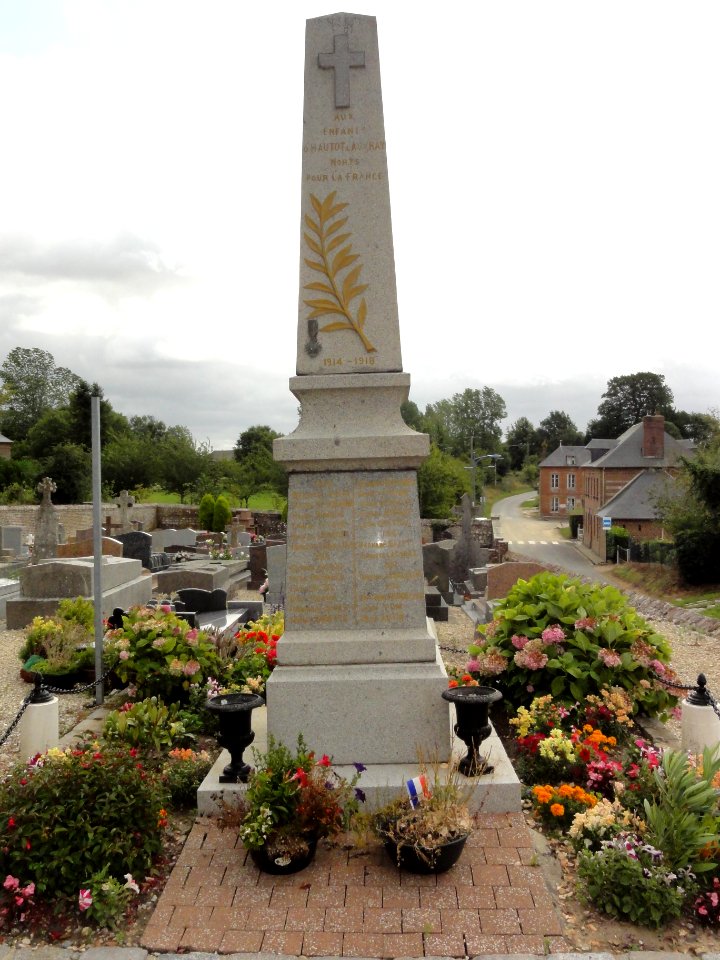 Hautot-l'Auvray (Seine-Mar.) monument aux morts