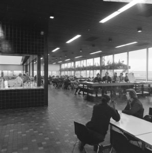 Haven van Rotterdam moderne kantine voor havenarbeiders, Bestanddeelnr 922-0828