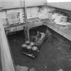 Haven van Rotterdam laden en lossen van schepen, Bestanddeelnr 922-0816
