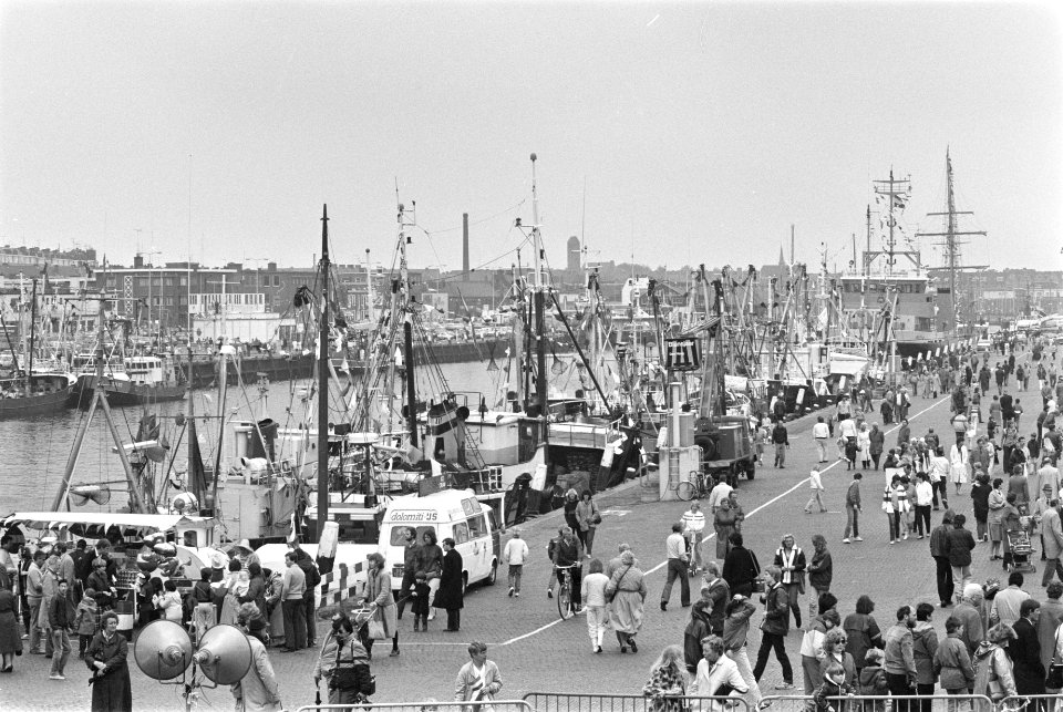 Haven van Scheveningen met de vissersvloot, Bestanddeelnr 932-6026