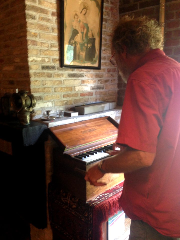 Harmonium Museum Paasloo - klein harmonium met slinger 3