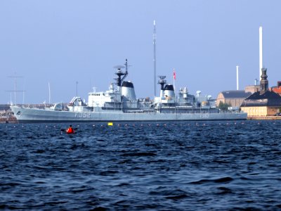 HDMS Peder Skram (F352) pic0