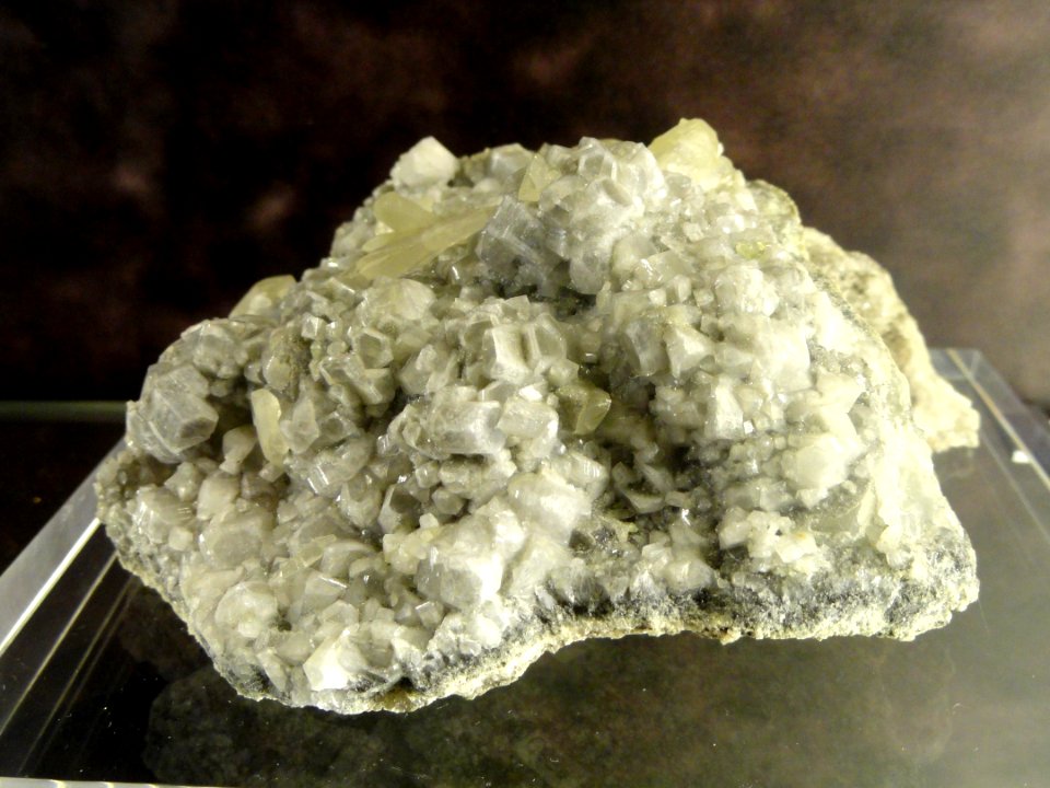 Harmotome - Mineral Cabinet (Arppeanum) - DSC05503