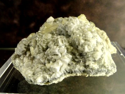 Harmotome - Mineral Cabinet (Arppeanum) - DSC05503