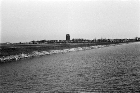 Havenkanaal Zierikzee met zicht op de St. Lievensmonstertoren en molen De Haas, Bestanddeelnr 170-0264