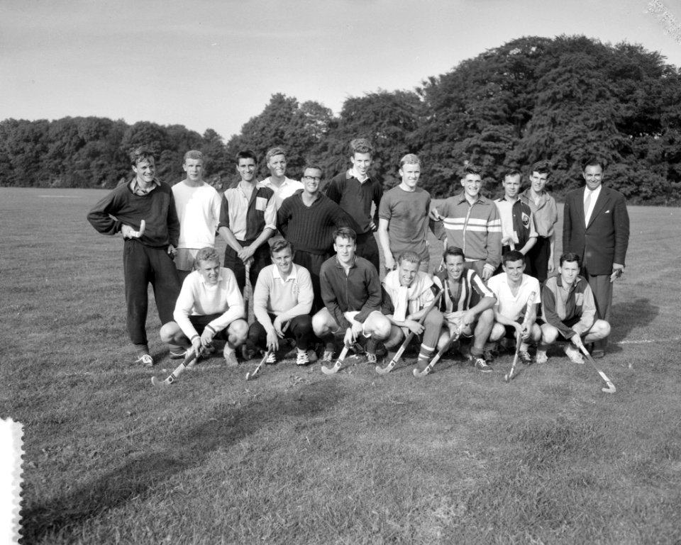 Hans Kraai traint hockeyers, Bestanddeelnr 911-3716