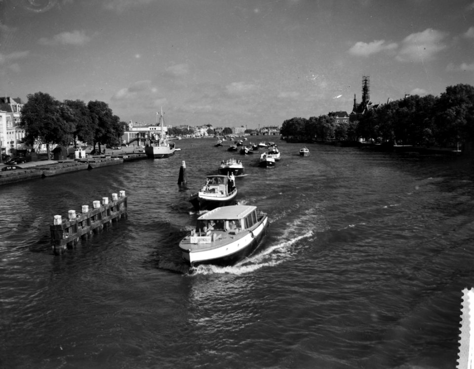 Havenrallye 1959 door haven en grachten van Amsterdam de sleepboten tijdens de r, Bestanddeelnr 910-4425