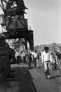 Havenarbeiders onderweg, Bestanddeelnr 930-4156