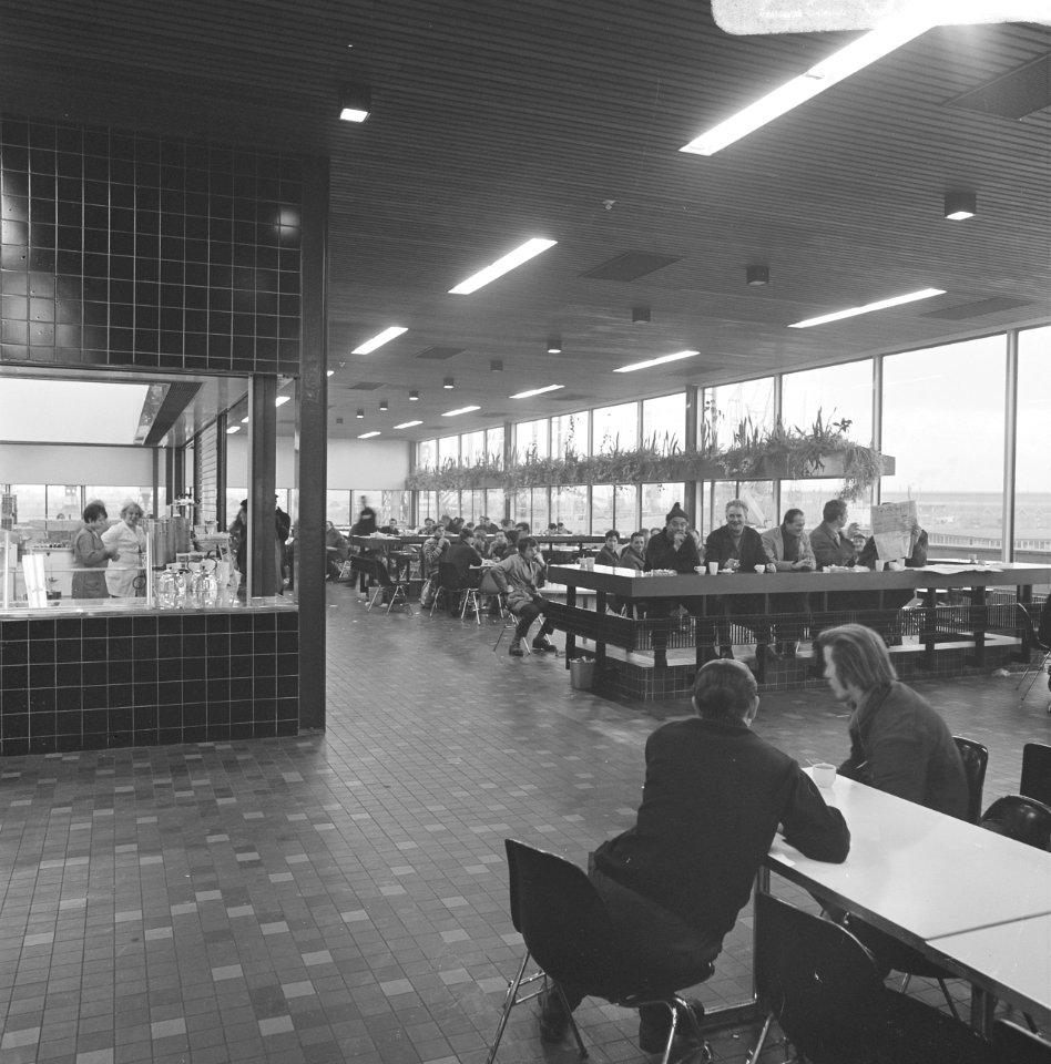 Haven van Rotterdam moderne kantine voor havenarbeiders, Bestanddeelnr 922-0826