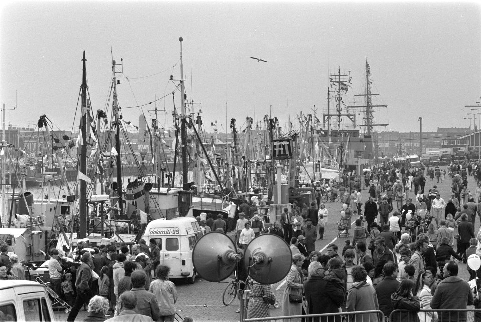 Haven van Scheveningen met de vissersvloot, Bestanddeelnr 932-6024