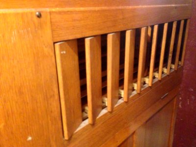 Harmonium Museum Paasloo - harmonium kerk Kalenberg achterzijde geopend