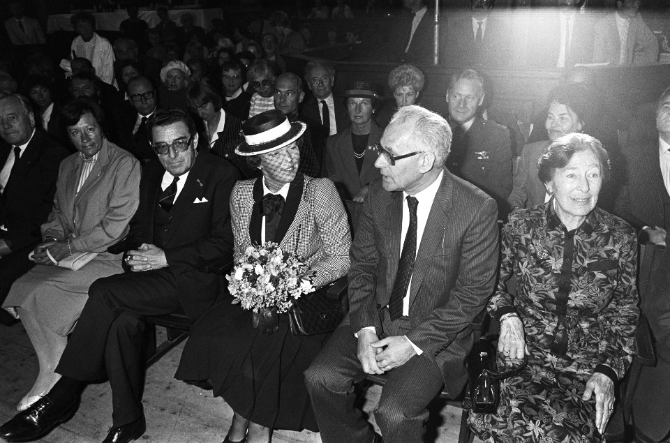 Hare Majesteit opent tentoonstelling De wereld van Anne Frank in Westerkerk , Bestanddeelnr 933-3517