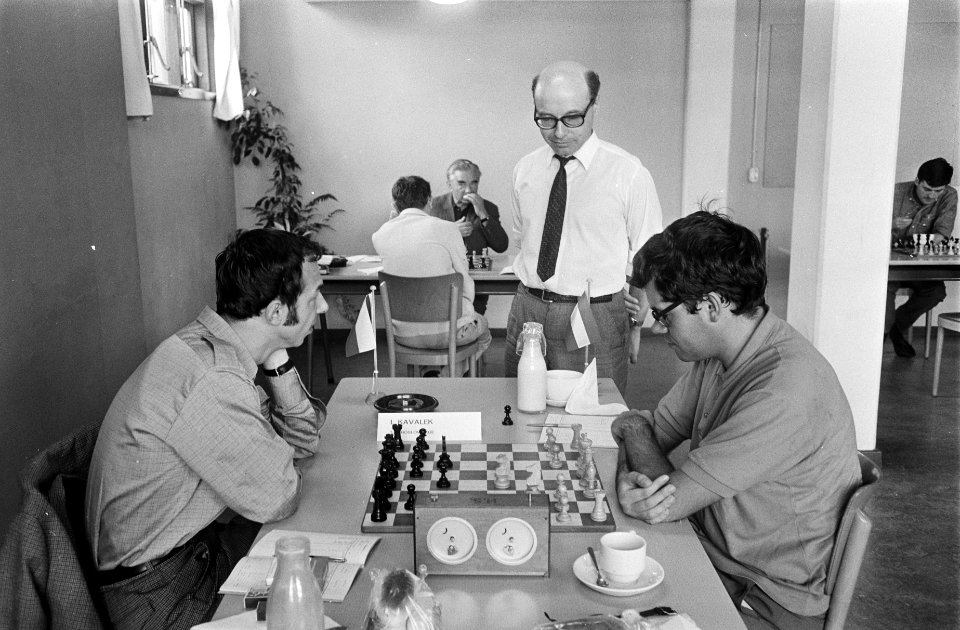 Hans Ree (r) speelt tegen Lubomir Kavalek, Bestanddeelnr 921-5540