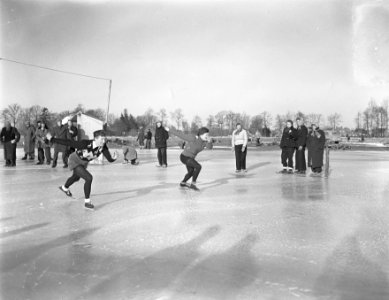 Hardrijden voor vrouwen Eelde Van de Meer (l), Ike Voorma Nienhuis (r), Bestanddeelnr 907-5706