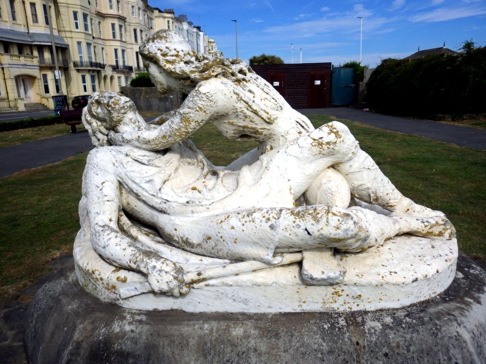 Harold and Edith Statue, West Marina Gardens, Sea Road, St Leonards