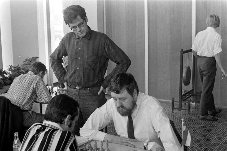Hans Ree (staand) en Jan Hein Donner, Bestanddeelnr 922-6540