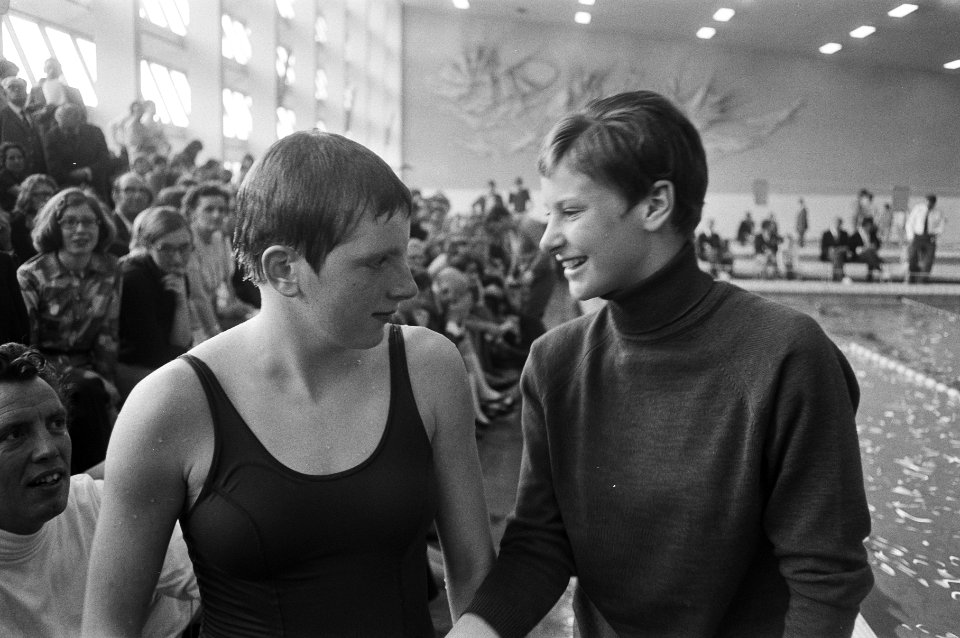 Hansje Bunschoten (l) en Linda de Boer, Bestanddeelnr 924-4268