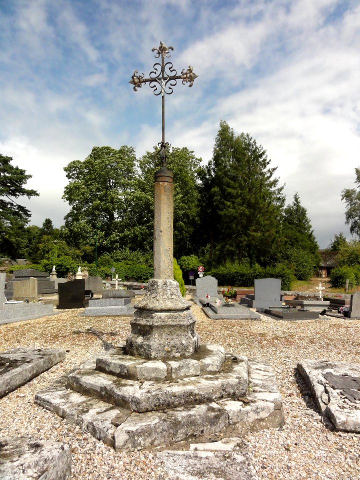Harcanville (Seine-Mar.) croix du cimetière