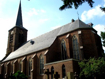 Haren, l'église vue du cimetière