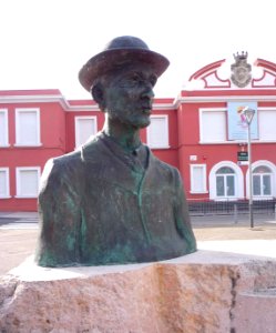 Haro - Monumento al pedagogo Manuel Bartolomé Cossío