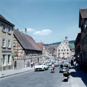 Hans-Heinrich-Ehrler Platz met raadhuis en de toren van de St. Johanneskerk gezi, Bestanddeelnr 254-6015