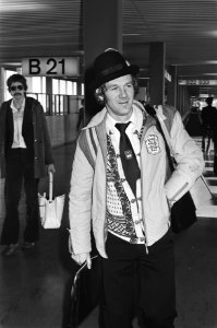 Hans van Helden terug uit Oslo op Schiphol, Bestanddeelnr 929-5495