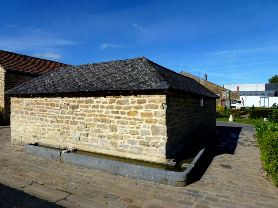 Harcy (Ardennes) lavoir A