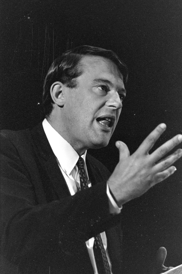 Hans van Mierlo spreekt de congresgangers toe, Bestanddeelnr 921-6807