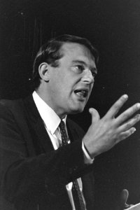 Hans van Mierlo spreekt de congresgangers toe, Bestanddeelnr 921-6807