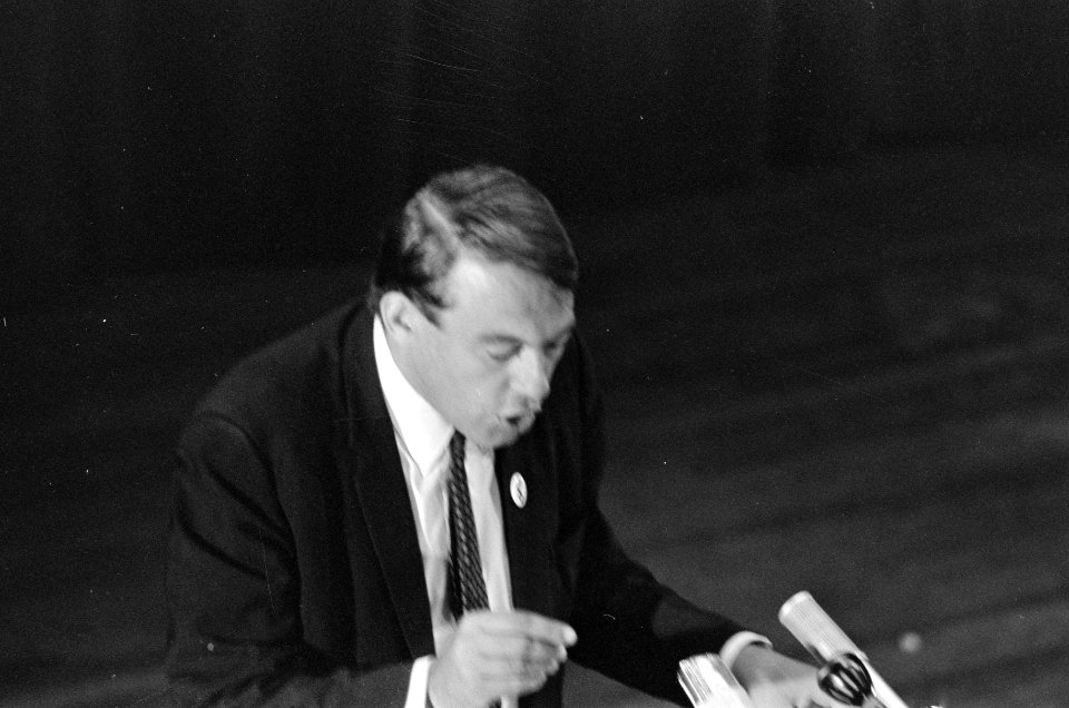 Hans van Mierlo spreekt de congresgangers toe, Bestanddeelnr 921-6806