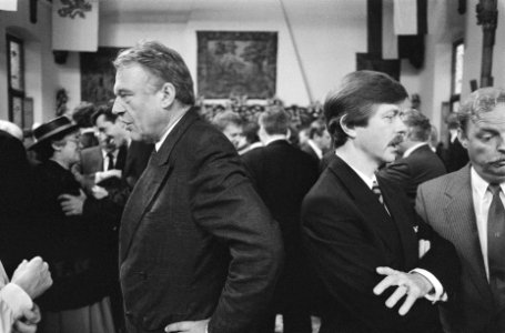 Hans van Mierlo (l) en Joris Voorhoeve in de Ridderzaal, Bestanddeelnr 934-5017