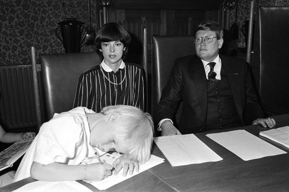 Hans Wiegel geinstalleerd als commissaris van de Koningin in Friesland Wiegel l, Bestanddeelnr 932-2289
