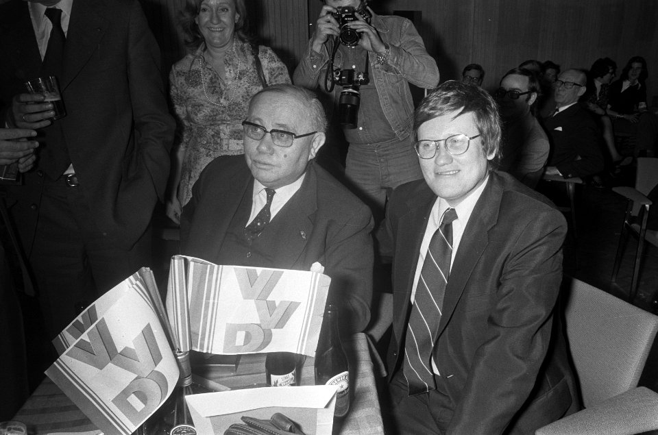 Hans Wiegel VVD in Den Haag tijdens de uitslagen in het Congresgebouw Van Riel , Bestanddeelnr 927-0885
