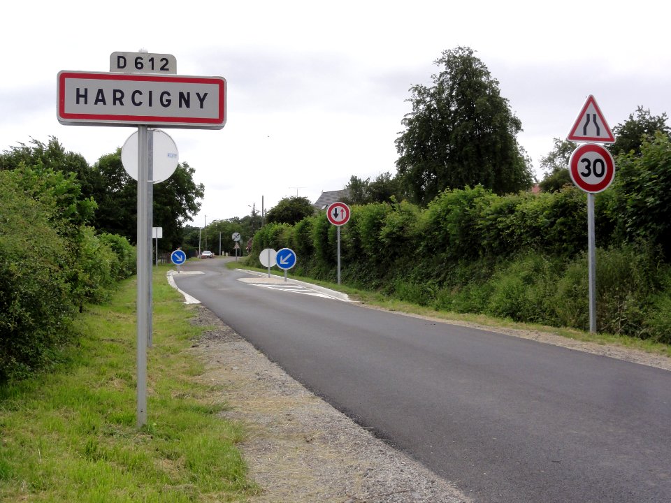 Harcigny (Aisne) city limit sign