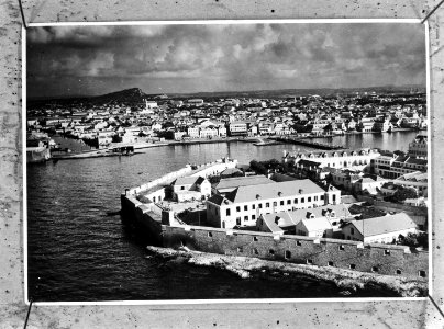 Harbour entrance, Curacao, Dutch West Indies haveningang Willemstad, Curaçao, W, Bestanddeelnr 935-1446