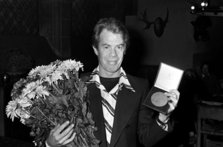 Hans van Manen krijgt Prijs van de Kritiek in Gijsbreghtkelder in Amsterdam, H, Bestanddeelnr 927-4305