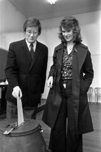 Hans en Pien Wiegel stemmen in Amsterdam, Bestanddeelnr 927-0889