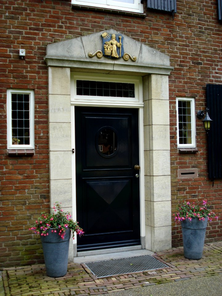 Haps, blason sur la porte de l'ancien maison du maire