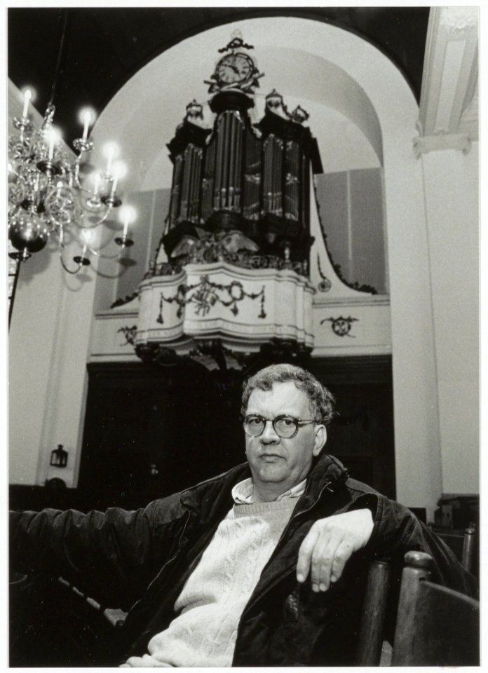 Hans Nieuwkoop adviseerde bij de laatste langdurige restauratie van het Hessvan Covelen-orgel in de Nieuwe Kerk. NL-HlmNHA 54035320