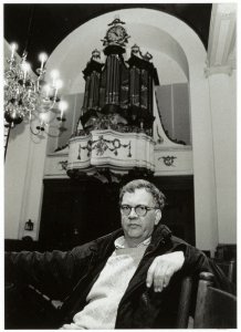 Hans Nieuwkoop adviseerde bij de laatste langdurige restauratie van het Hessvan Covelen-orgel in de Nieuwe Kerk. NL-HlmNHA 54035320