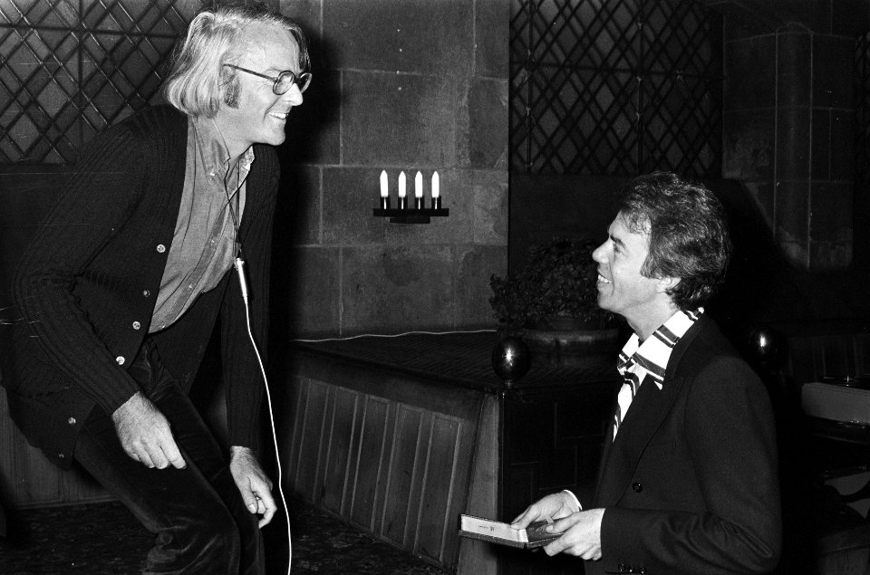 Hans van Manen krijgt Prijs van de Kritiek in Gijsbreghtkelder in Amsterdam, H, Bestanddeelnr 927-4306