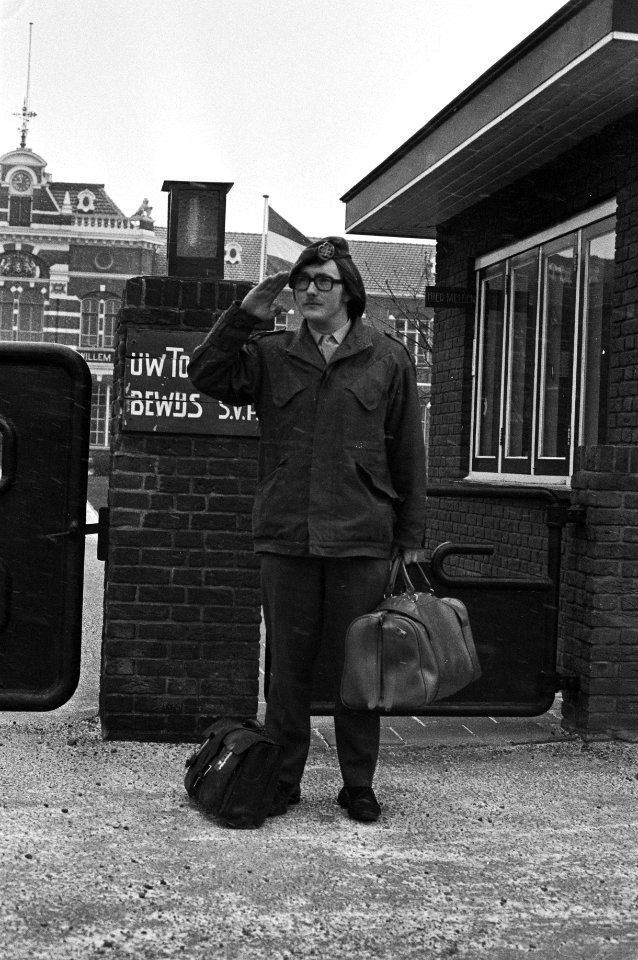 Hans Dona vrijgelaten in Nieuwersluis, kop, Bestanddeelnr 925-3468