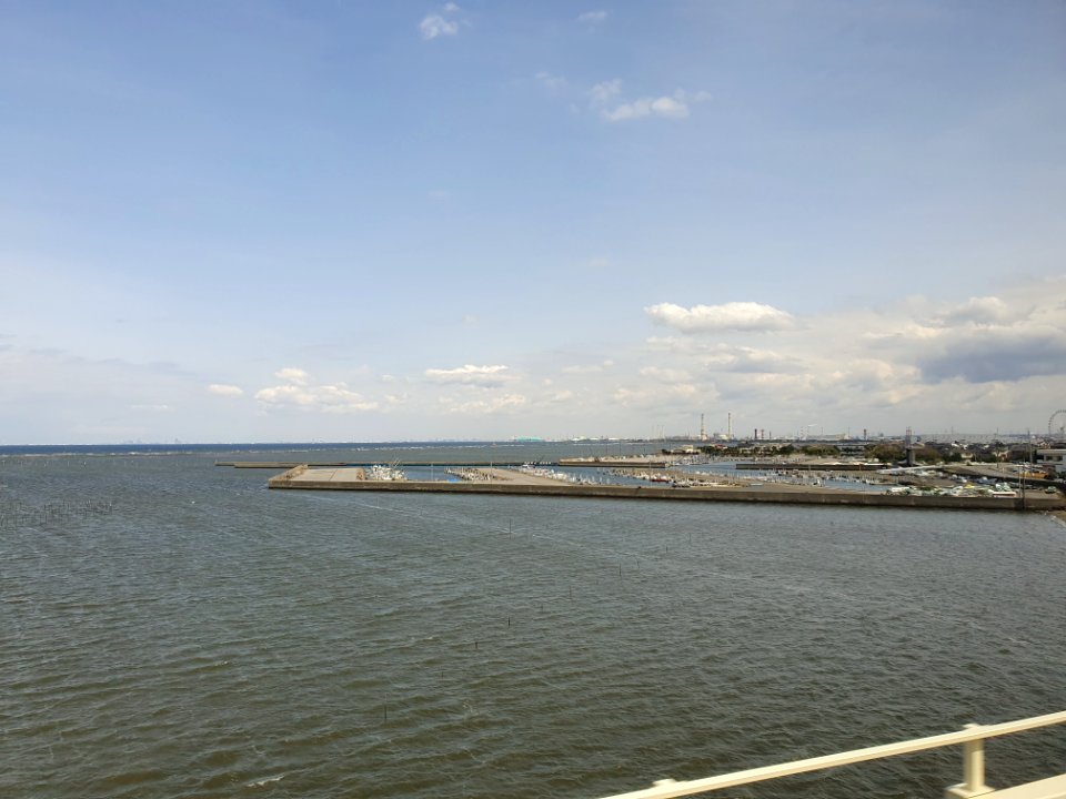 Harbour (中島?) seen from Aqualine