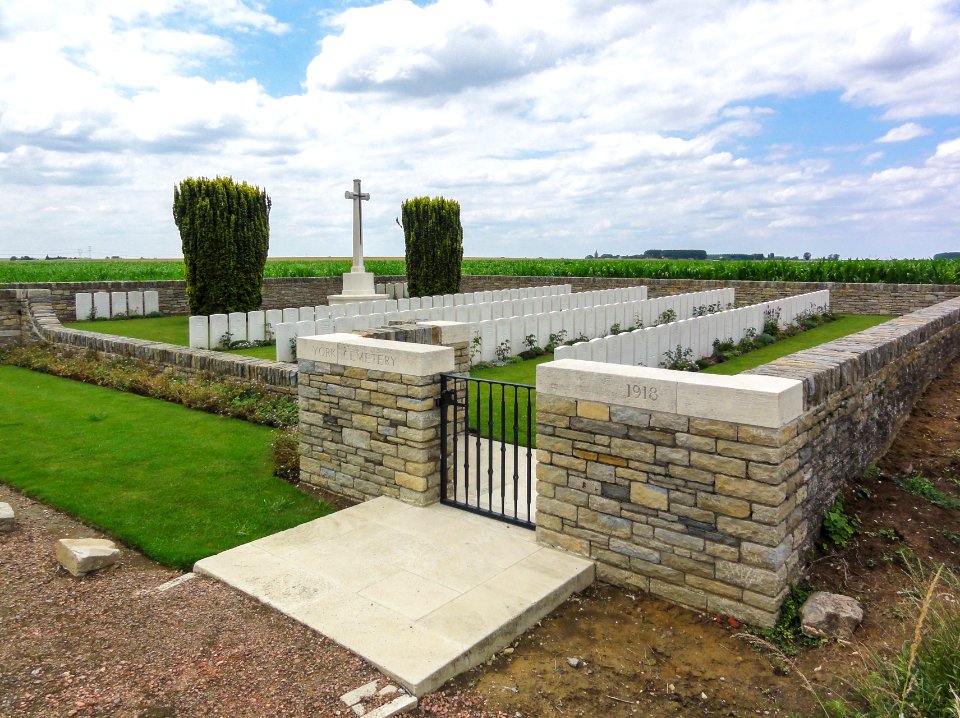 Haspres (Nord, Fr) York Cemetery 1918 CWGC-2