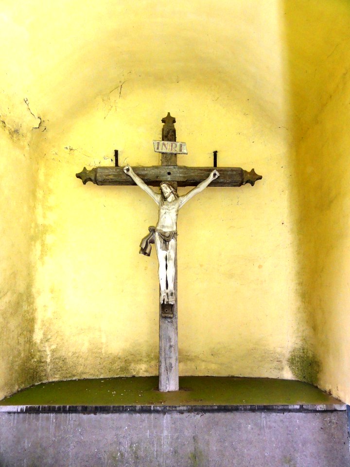 Haspres (Nord, Fr) - oratoire du calvaire, la croix