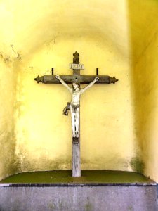 Haspres (Nord, Fr) - oratoire du calvaire, la croix
