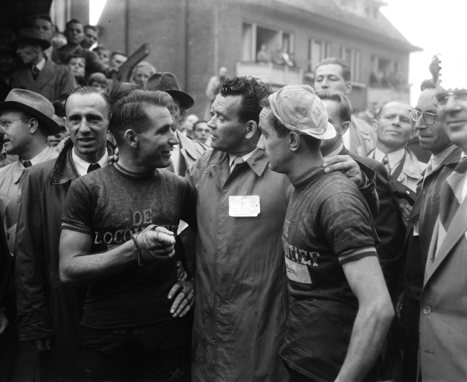 Hans Dekkers en Wim van Est (links), Bestanddeelnr 905-1651