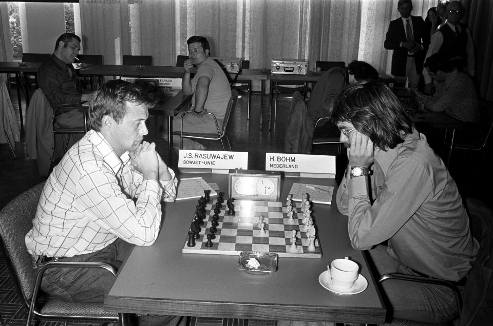 Hans Böhm (r) tegen Rasuwajew, Bestanddeelnr 928-0391