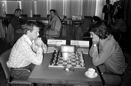 Hans Böhm (r) tegen Rasuwajew, Bestanddeelnr 928-0391
